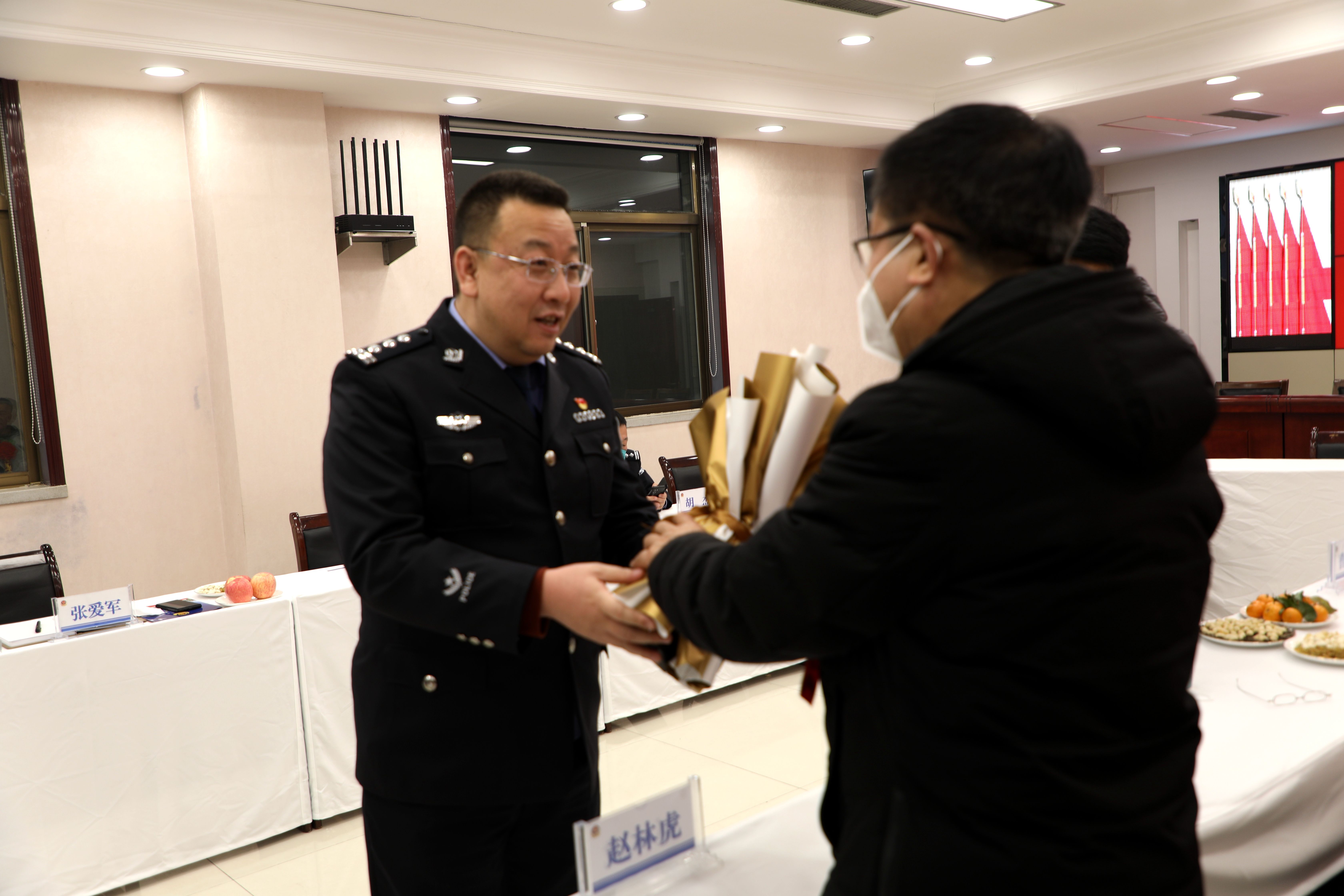 盂县公安局举行民警荣退仪式